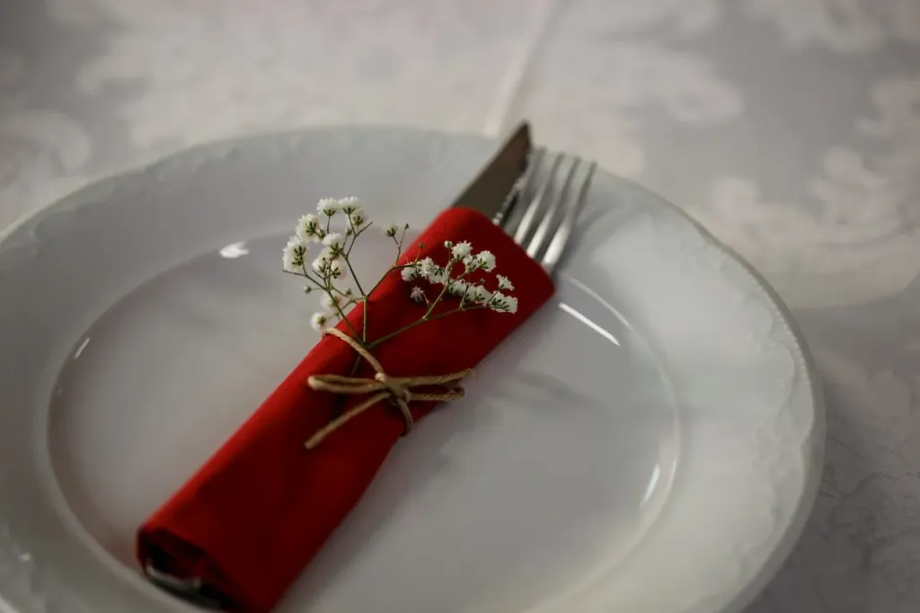 Jak ładnie złożyć serwetki na kolację - krok po kroku